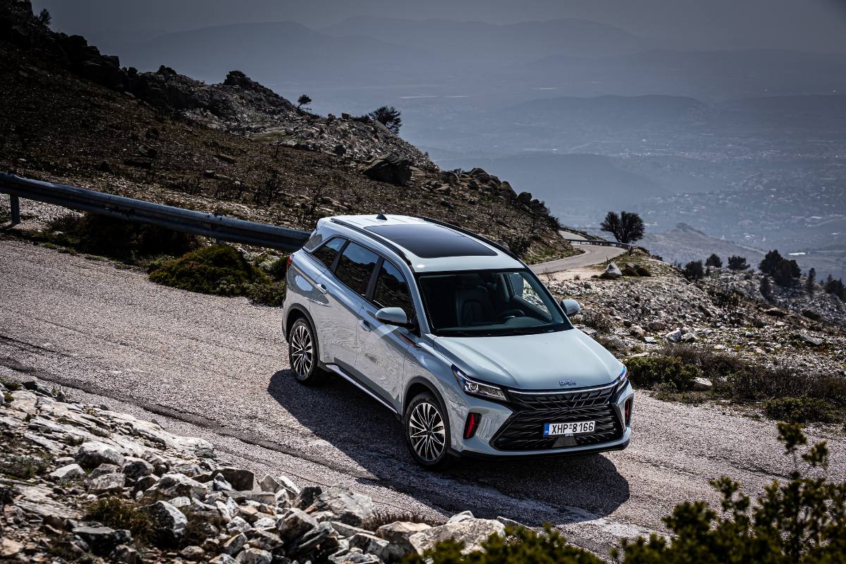 Οικογενειακά αυτοκίνητα DFSK 600